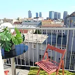 דירה Central Apartment *