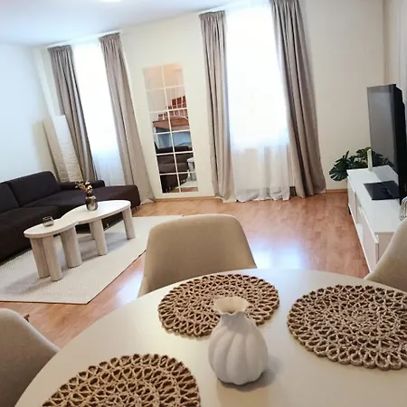 דירה Central Apartment *