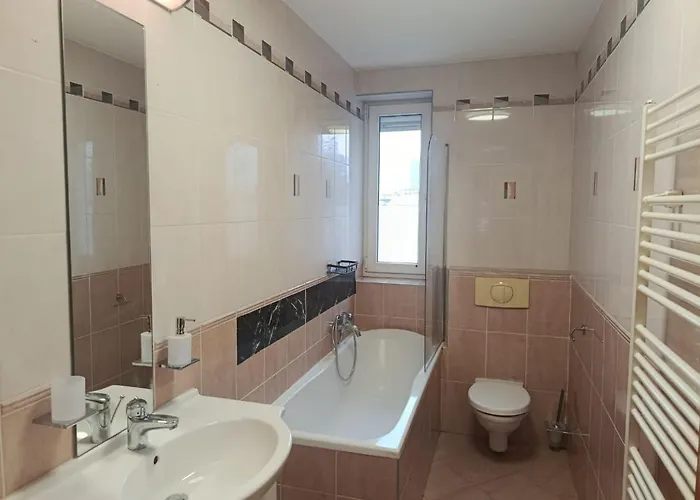 Central Apartment Апартаменти *