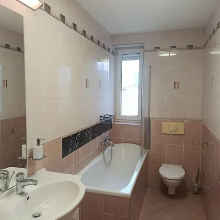 Central Apartment דירה *